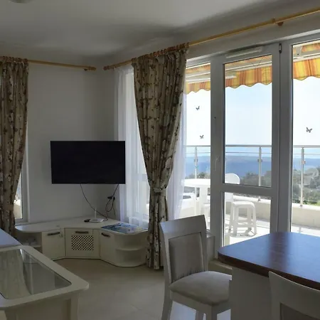 Byla White Apartment